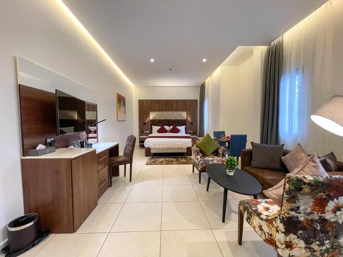 Готель Omedel Luxury Енугу Екстер'єр фото